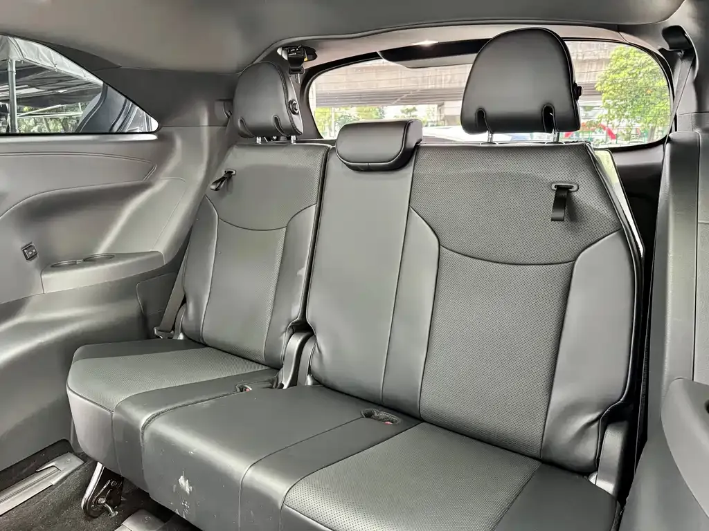 Toyota Granvia — фото 7