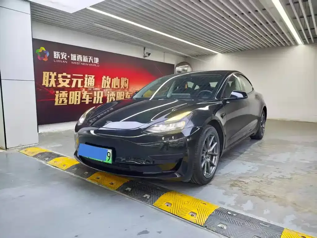 Tesla Model 3 — фото 1