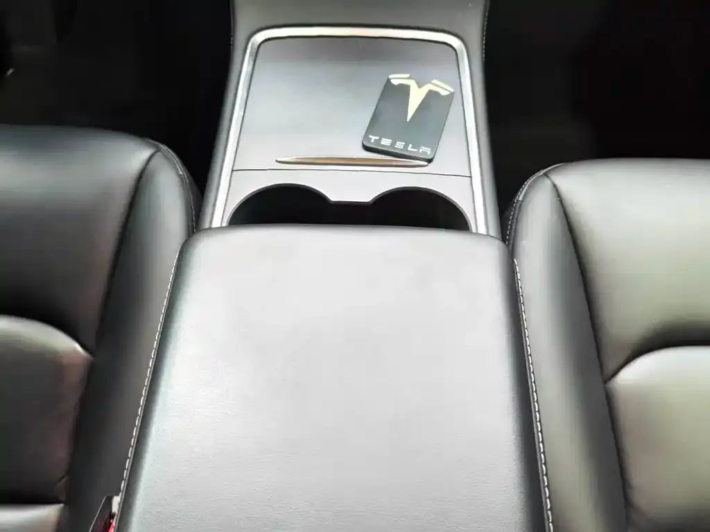 Tesla Model 3 — фото 2