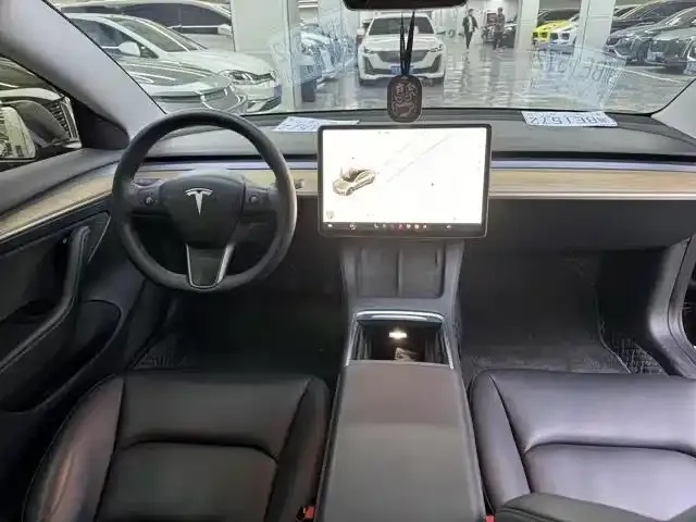 Tesla Model 3 — фото 8
