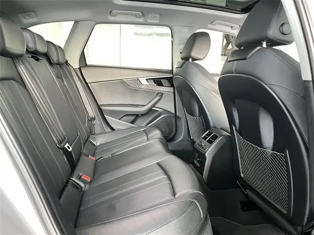 Audi RS 4 2023 из CN, фото 3