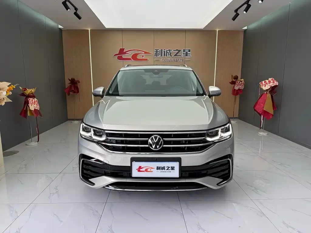 Volkswagen Tiguan L — фото 2