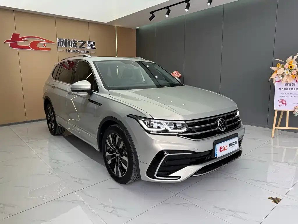 Volkswagen Tiguan L — фото 6