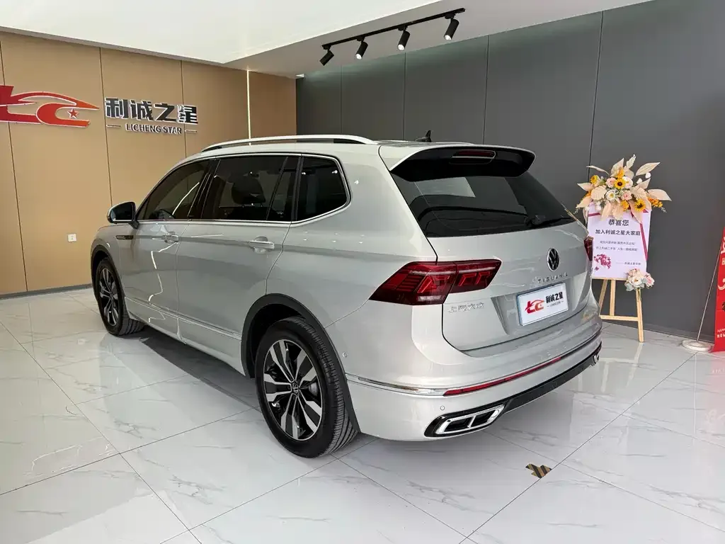 Volkswagen Tiguan L — фото 3