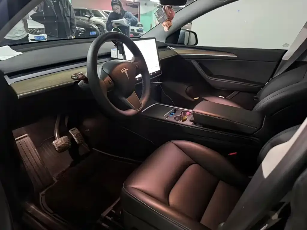 Tesla Model Y — фото 2