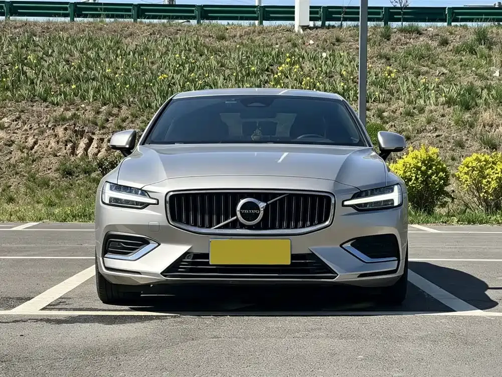 Volvo S60 — фото 5
