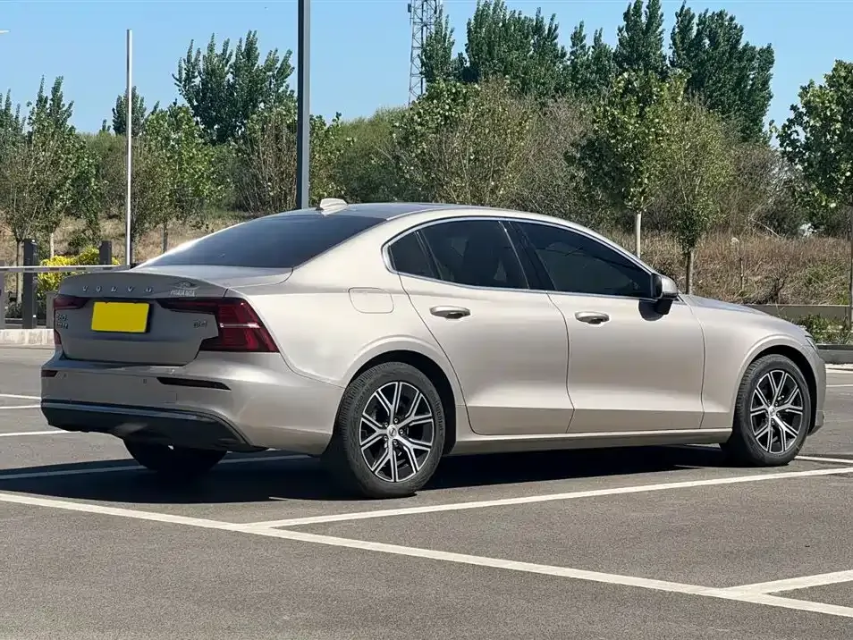 Volvo S60 — фото 10