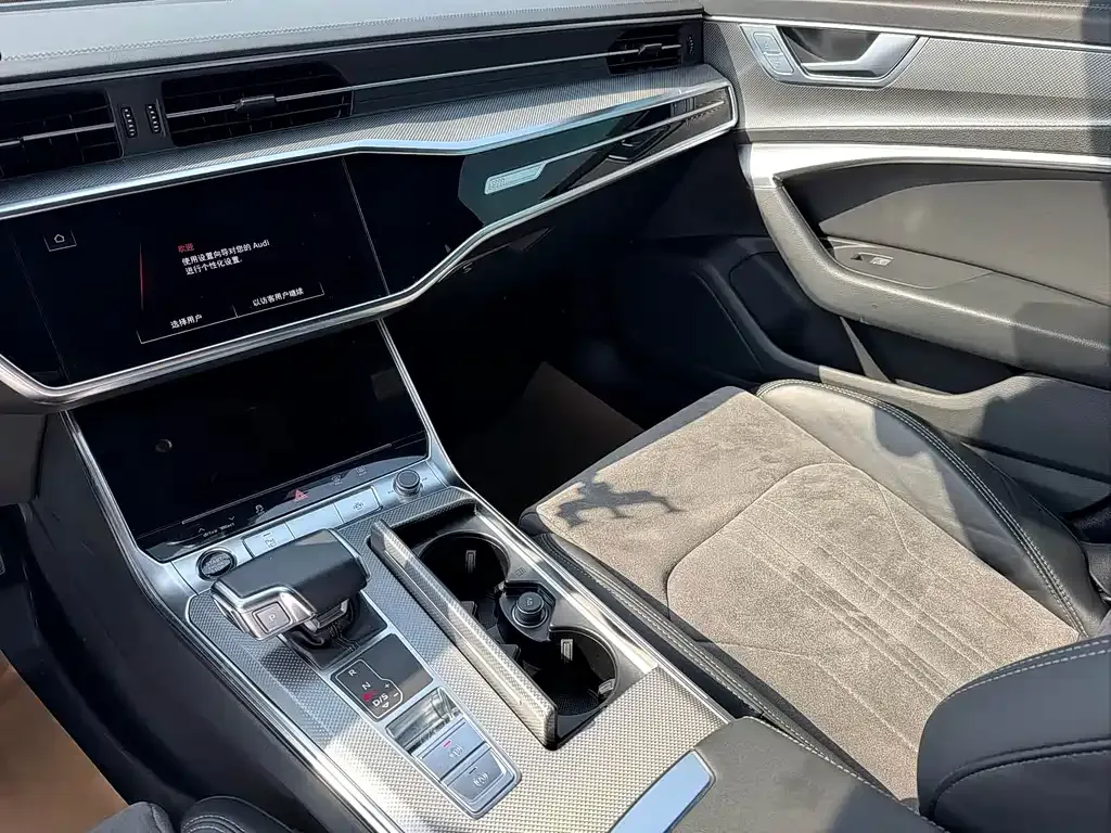 Audi A6L 2023 из CN, фото 6