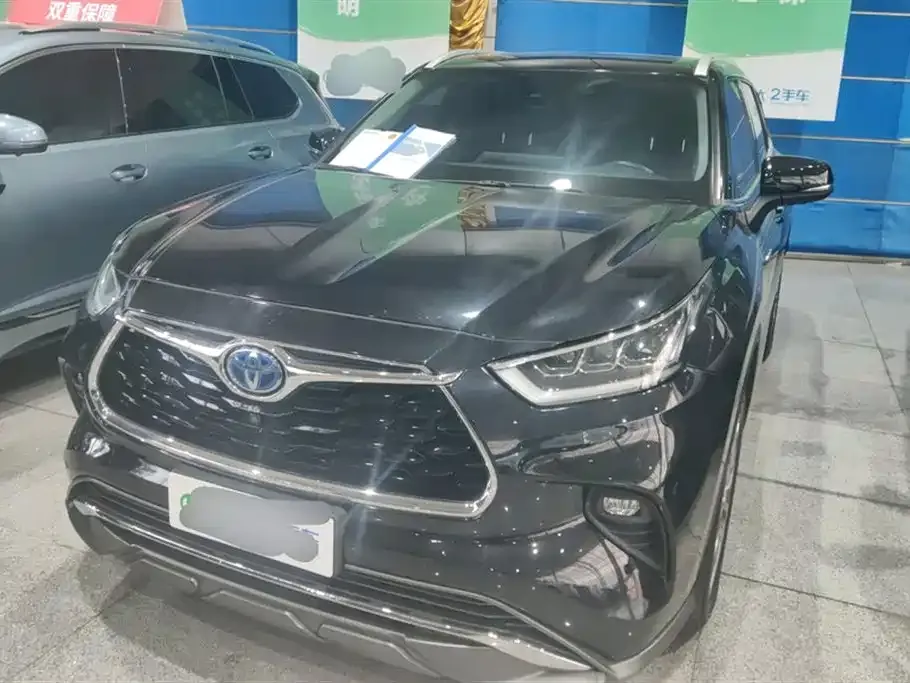 Toyota Highlander — фото 1