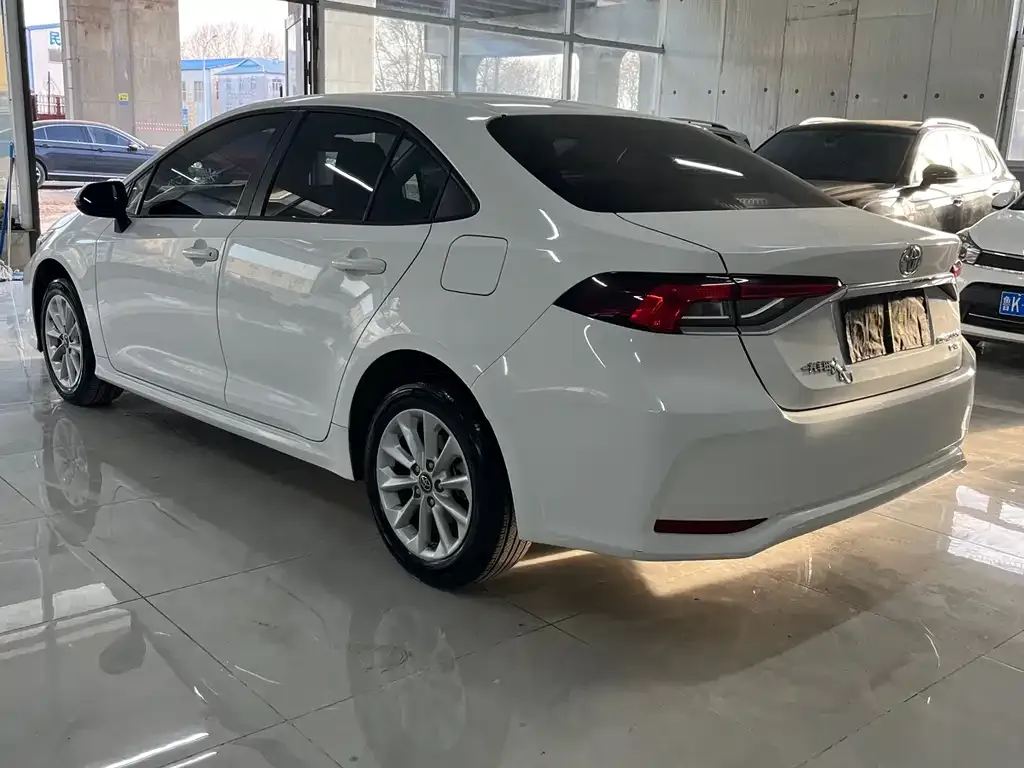 Toyota Corolla — фото 10