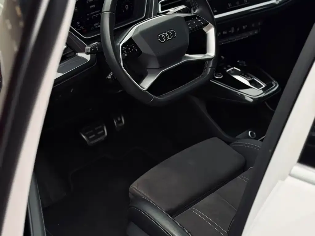 Audi Q4 e-tron — фото 8