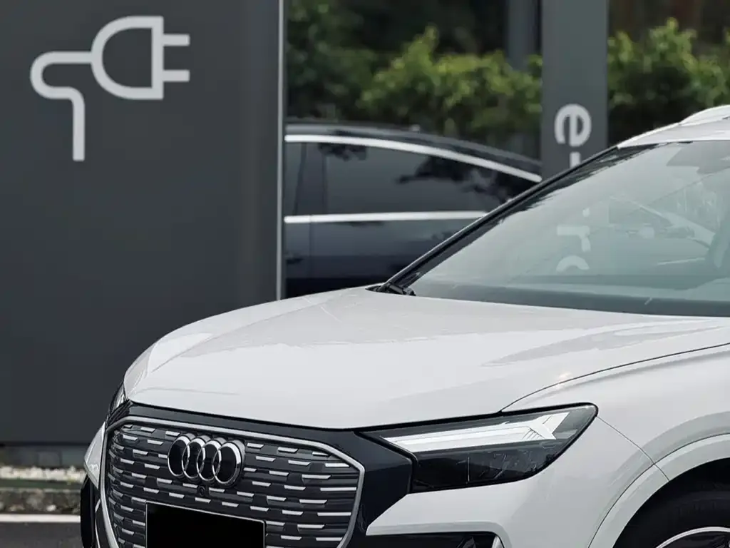 Audi Q4 e-tron — фото 10