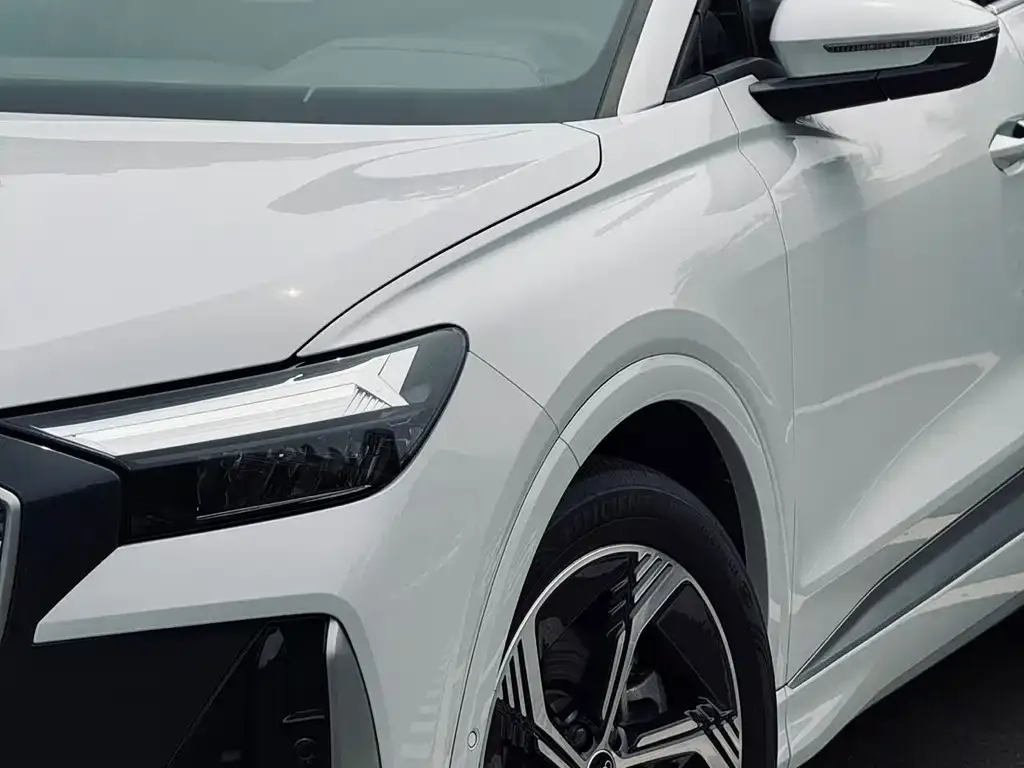 Audi Q4 e-tron — фото 2