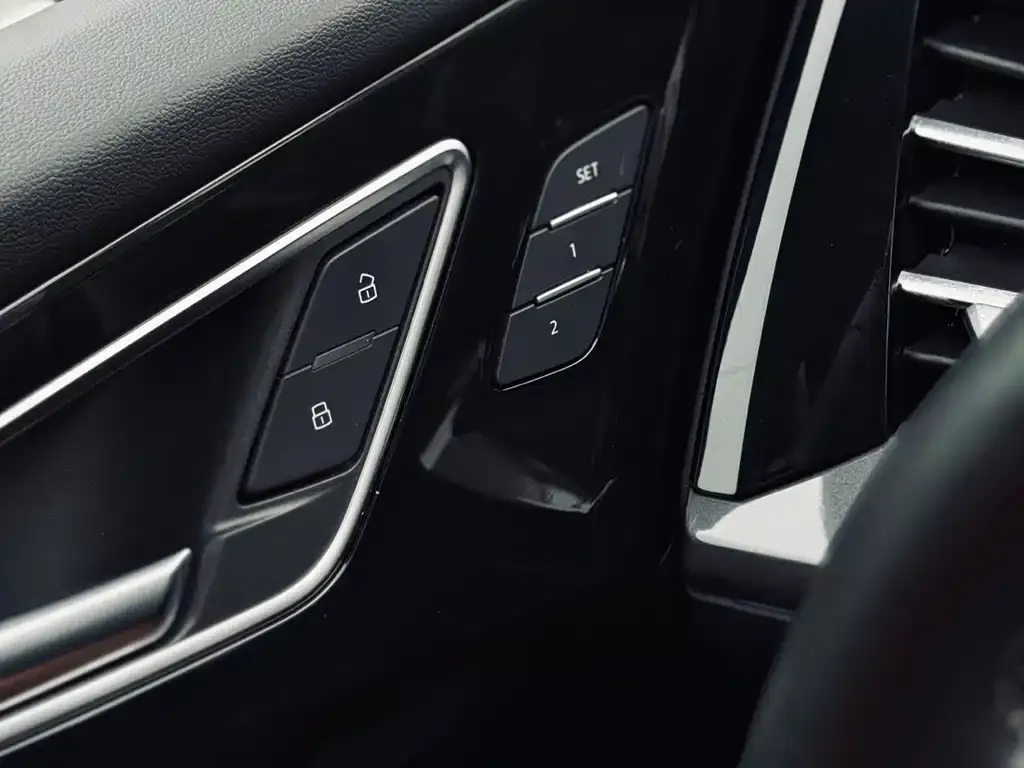 Audi Q4 e-tron — фото 3