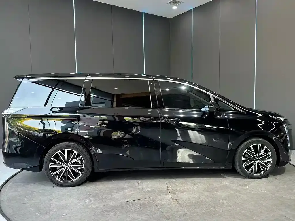 GAC Motor E8 Hybrid — фото 10