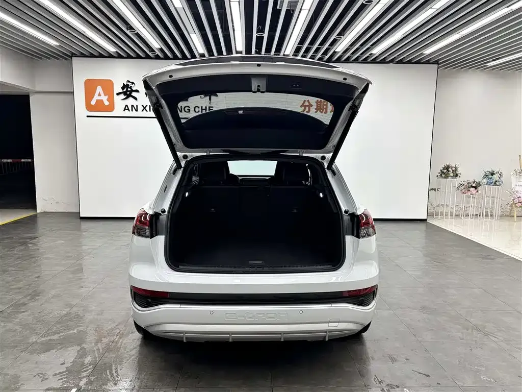 Audi Q4 e-tron — фото 10