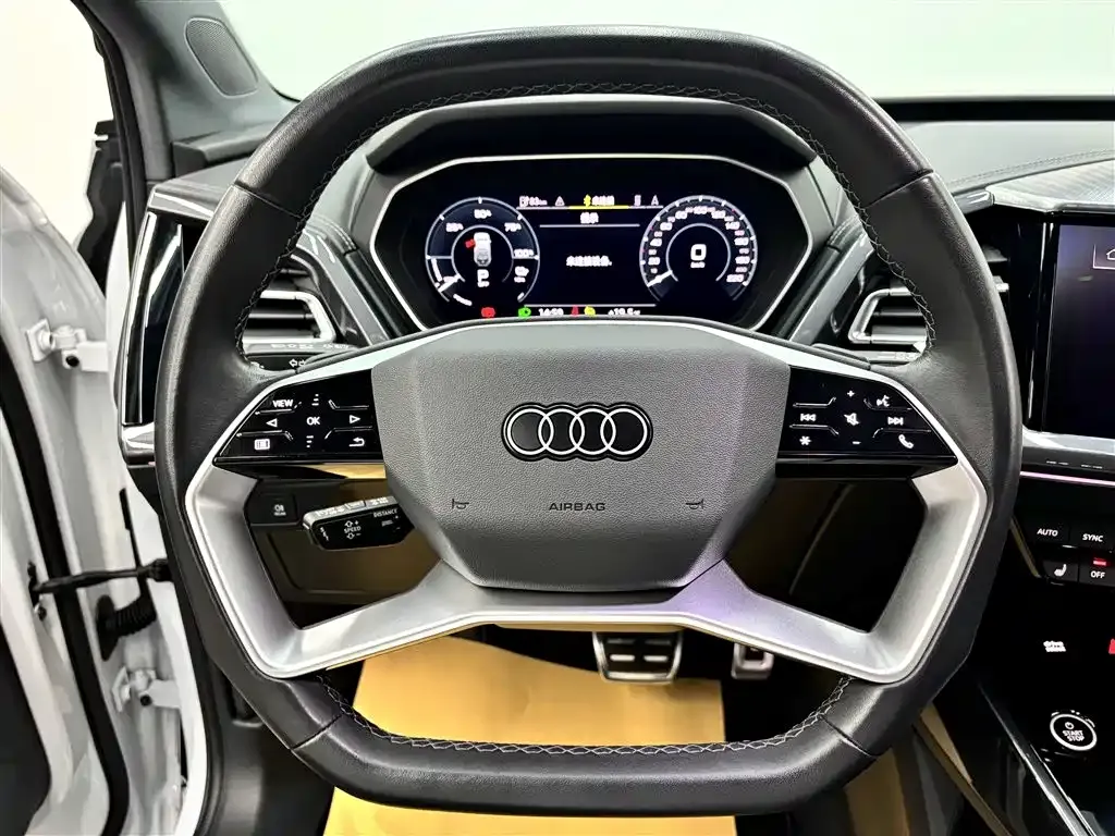 Audi Q4 e-tron — фото 4