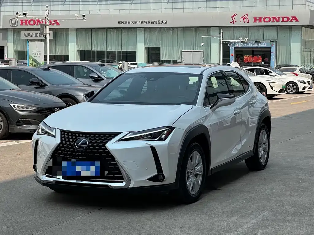 Lexus UX — фото 1
