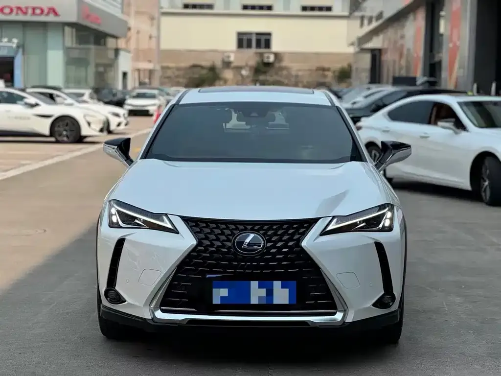 Lexus UX — фото 2