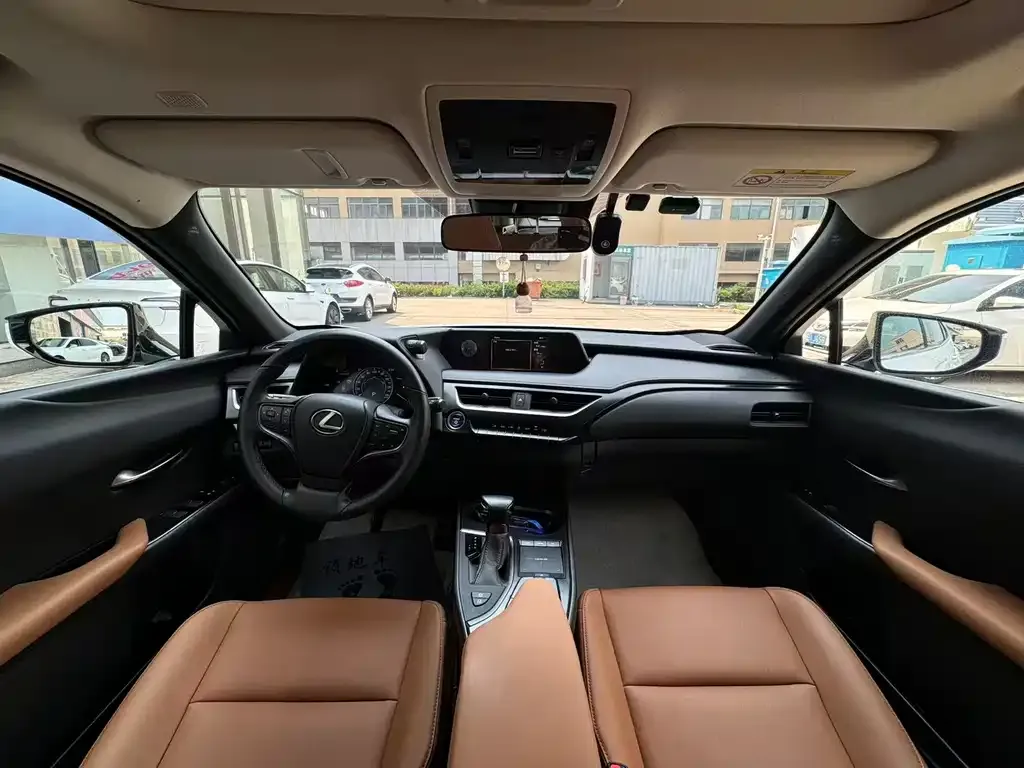Lexus UX — фото 4