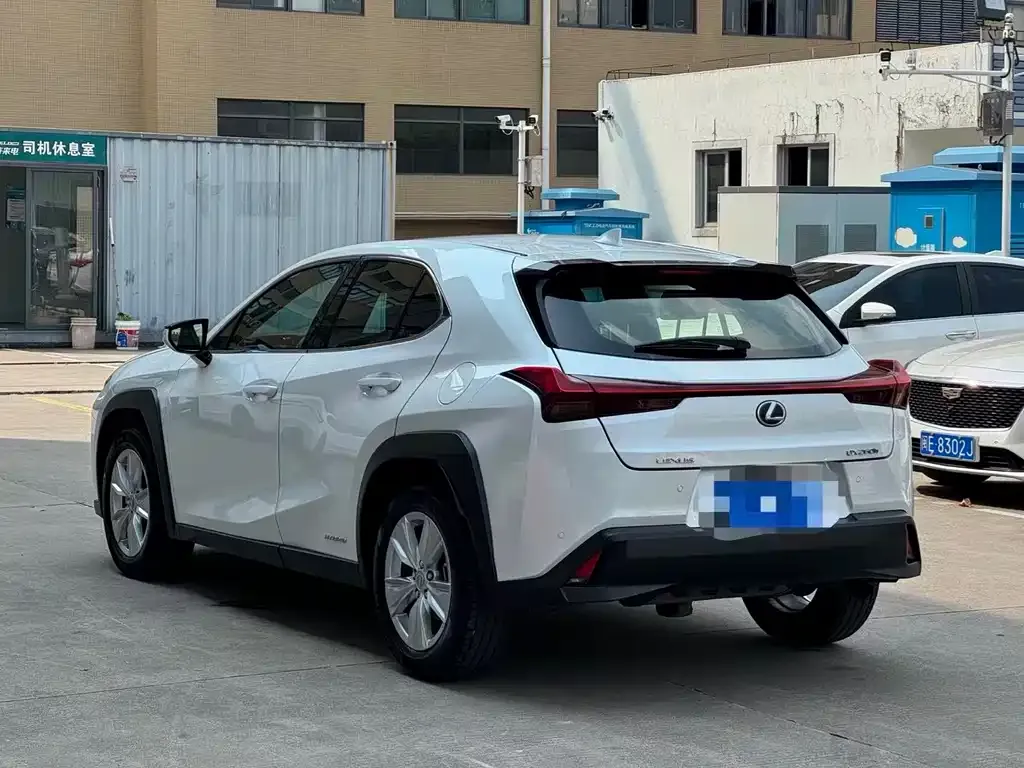 Lexus UX — фото 3