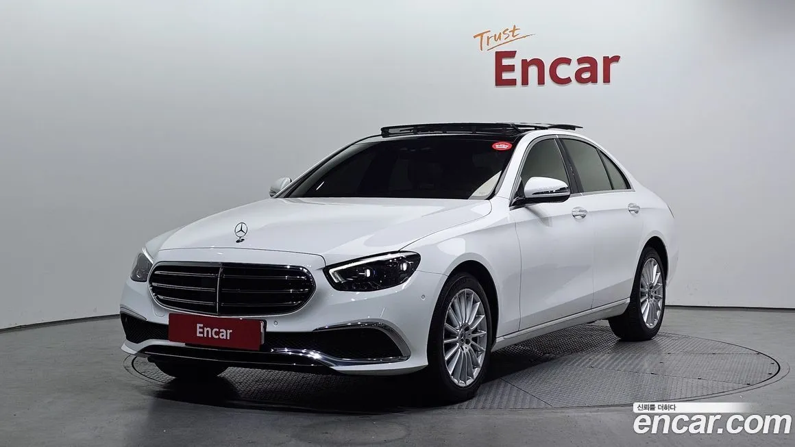 Mercedes-Benz E-Class — фото 1