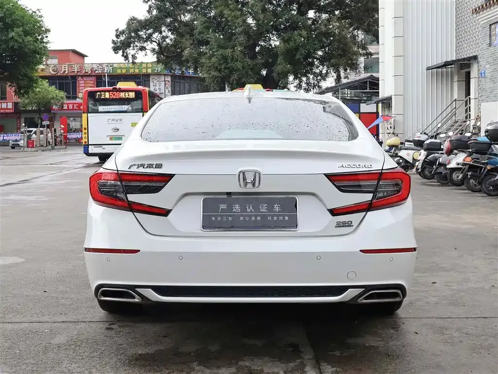 Honda Accord — фото 8