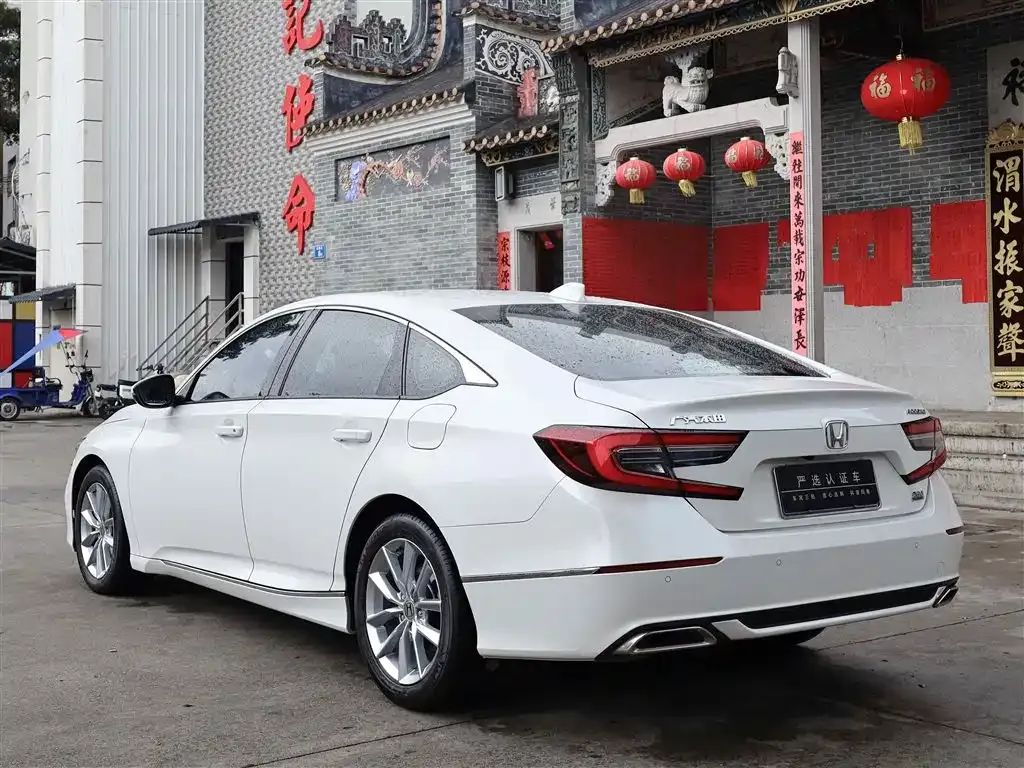Honda Accord — фото 7