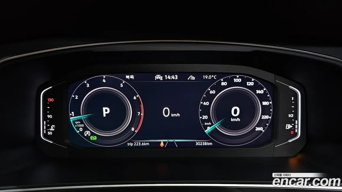 Volkswagen Tiguan — фото 10