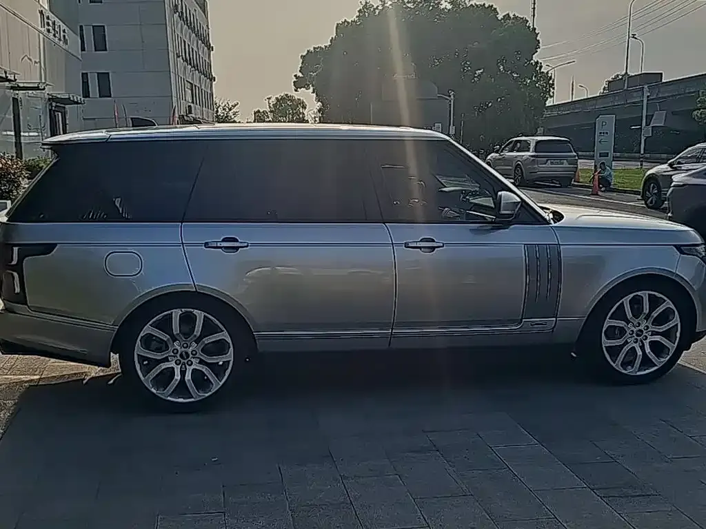 Land Rover Range Rover 2022 из CN, фото 2
