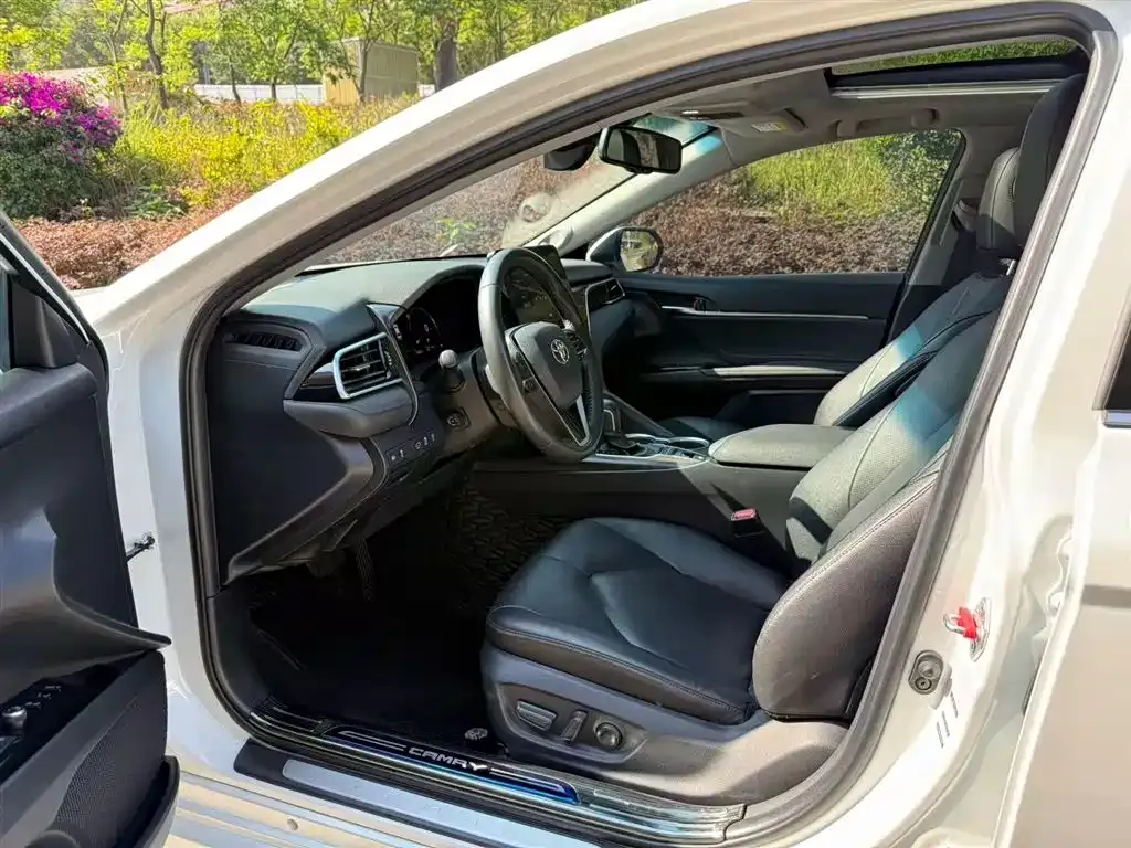 Toyota Camry 2022 из CN, фото 2