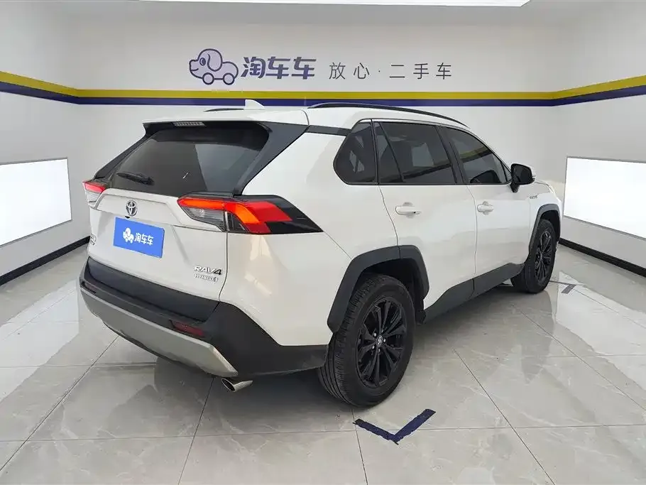Toyota RAV4 — фото 9