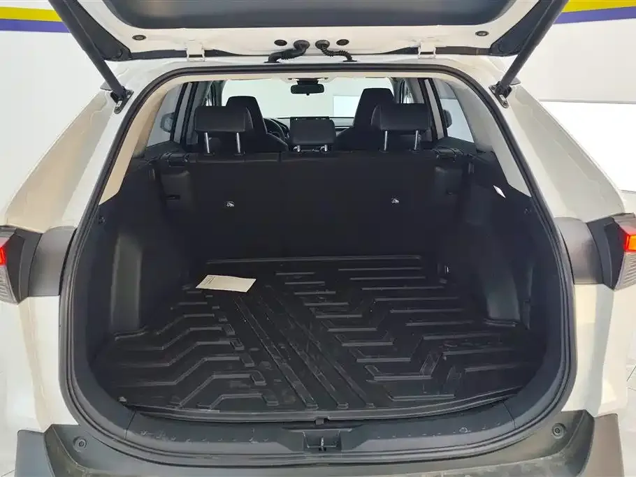 Toyota RAV4 — фото 5