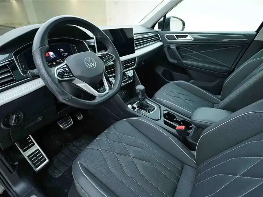 Volkswagen Tiguan L — фото 10