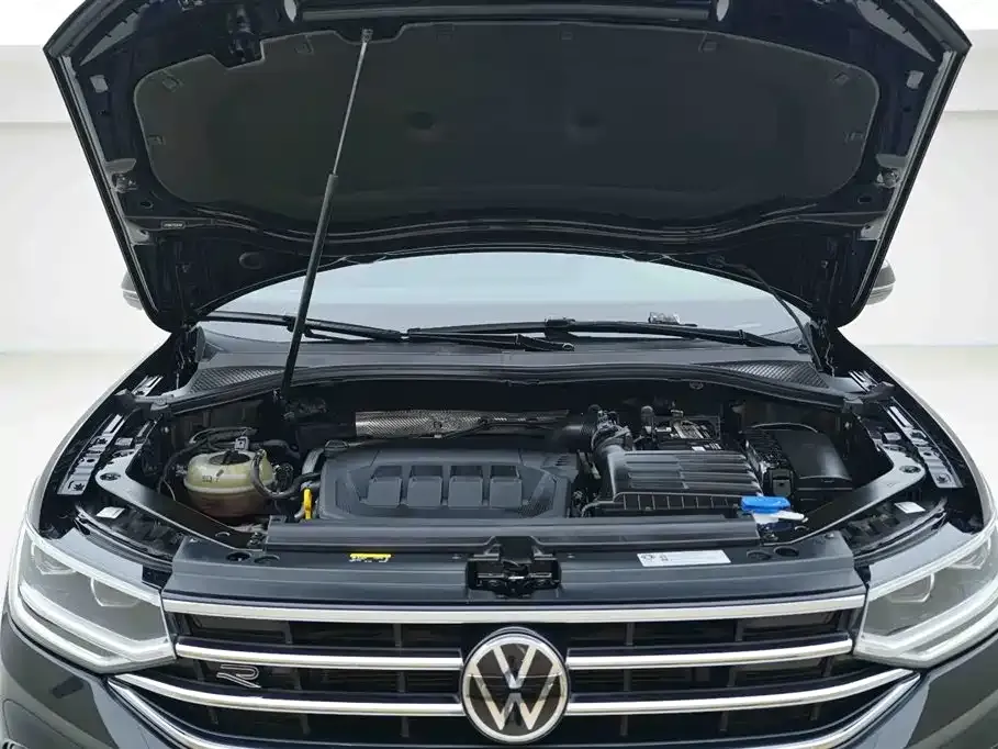 Volkswagen Tiguan L — фото 4
