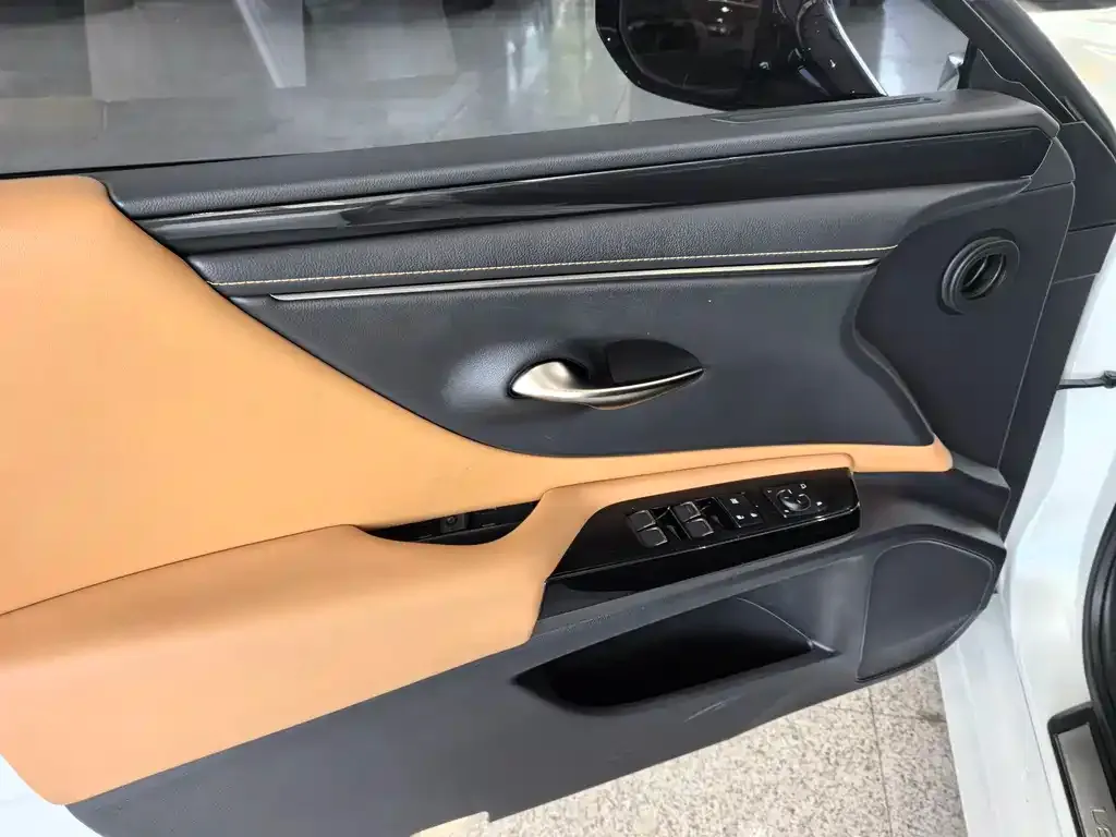 Lexus ES 2021 из CN, фото 3