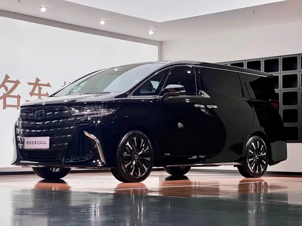 Toyota Alphard — фото 1