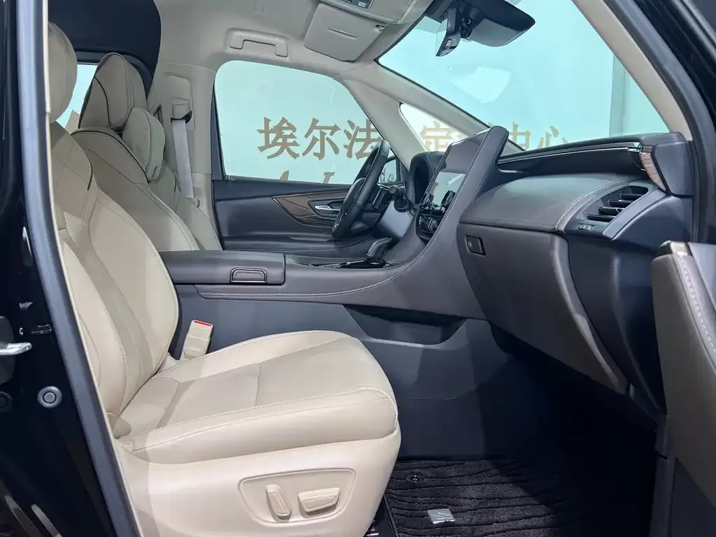 Toyota Alphard — фото 7