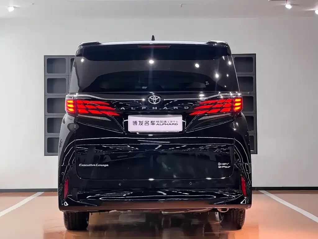 Toyota Alphard — фото 8