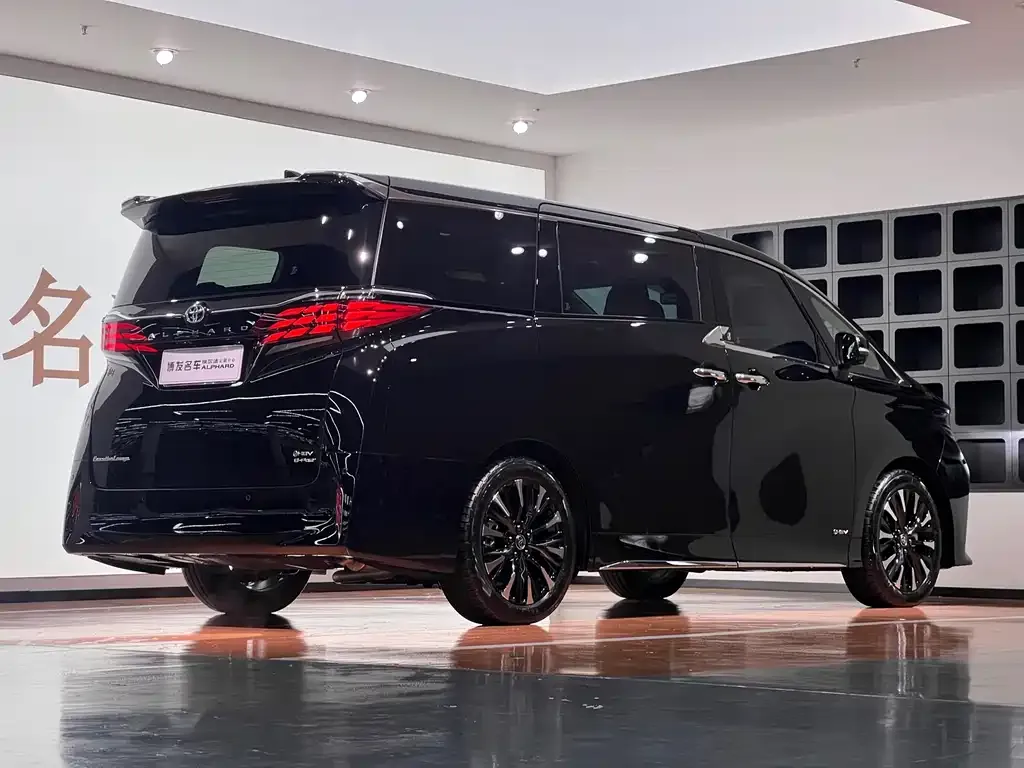 Toyota Alphard — фото 5