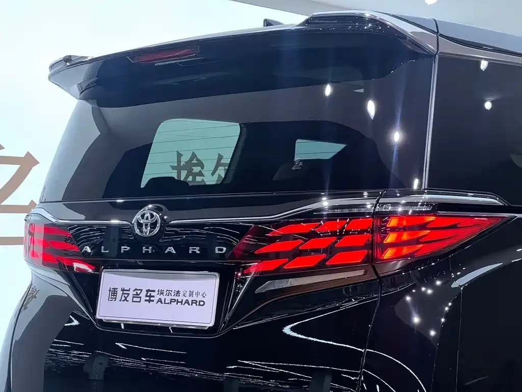 Toyota Alphard — фото 6
