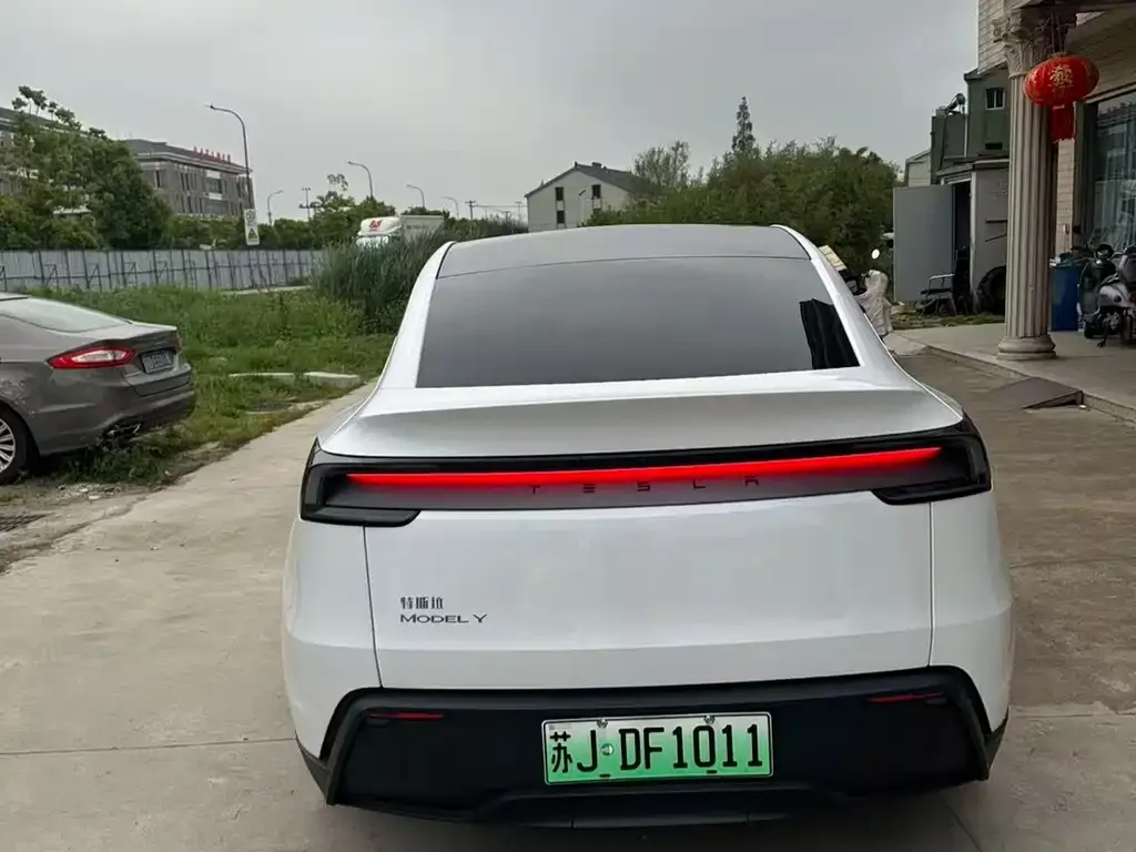 Tesla Model Y — фото 4