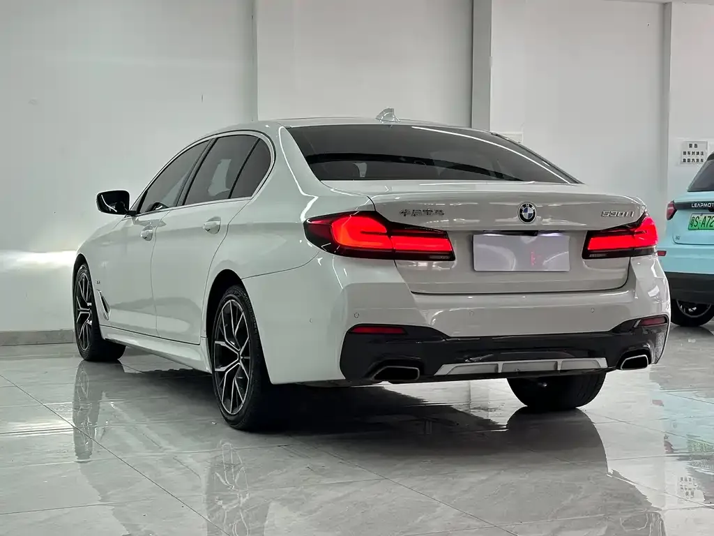 BMW 5 Series — фото 8