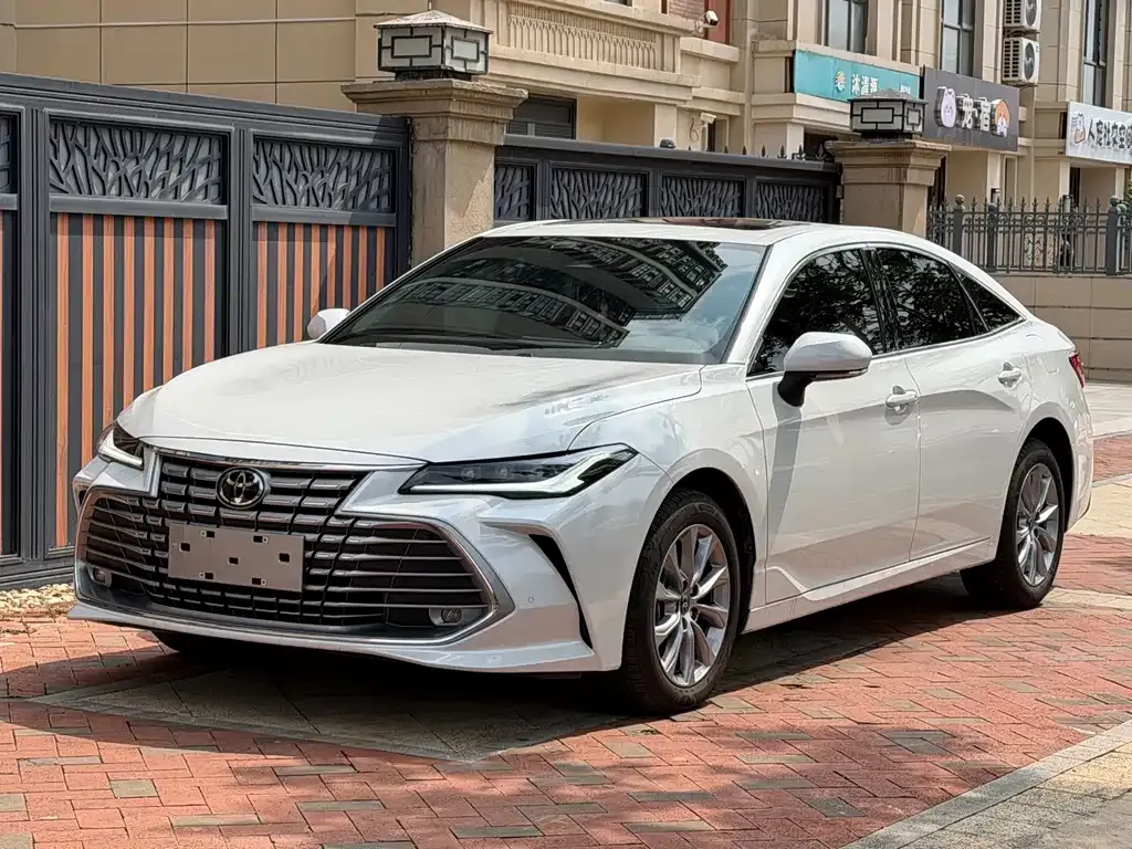 Toyota Avalon — фото 1