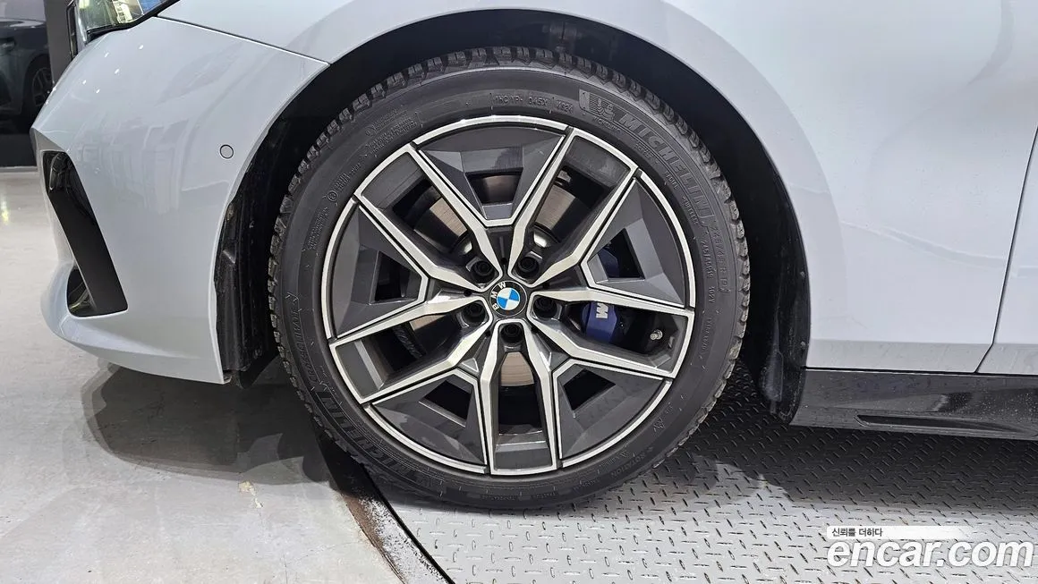 BMW 5-Series 2025 из KR, фото 10