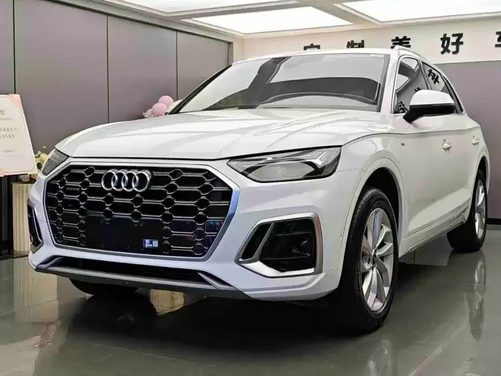 Audi Q5L — фото 1