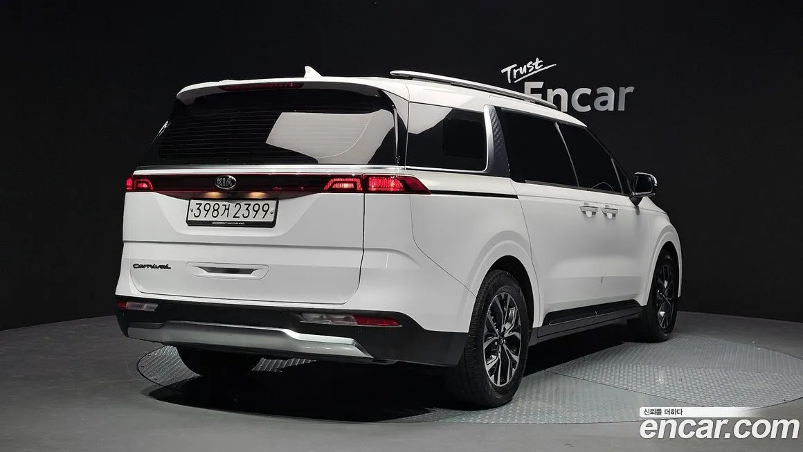Kia Carnival — фото 5