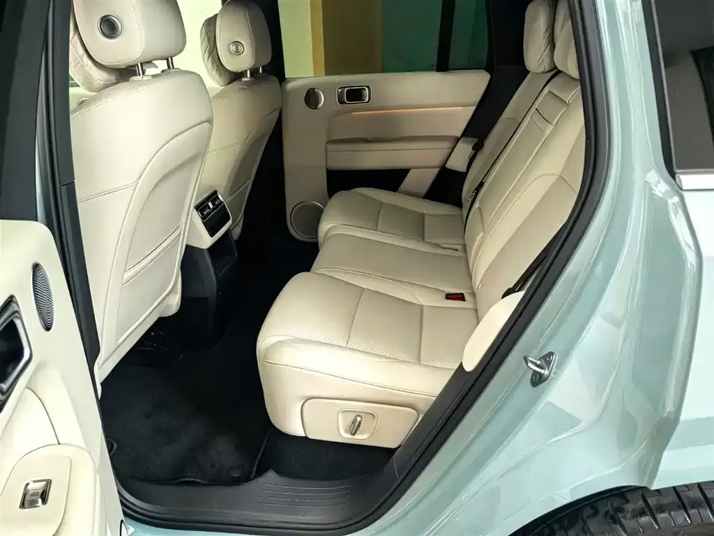 Li Auto L6 — фото 9