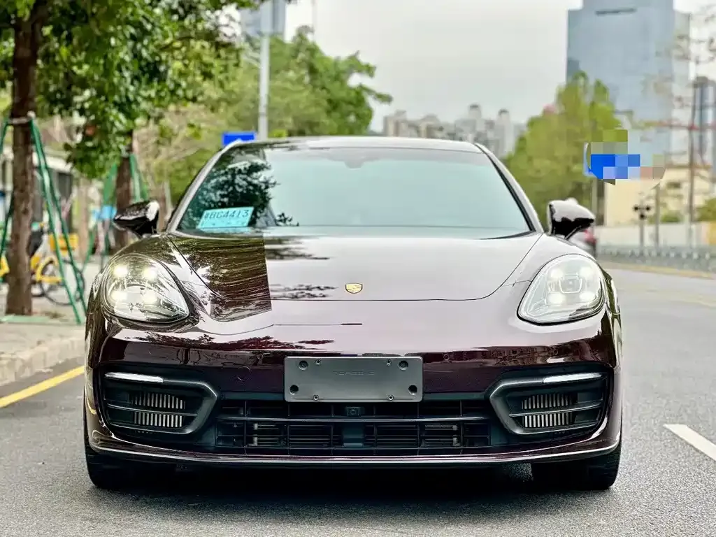 Porsche Panamera — фото 1