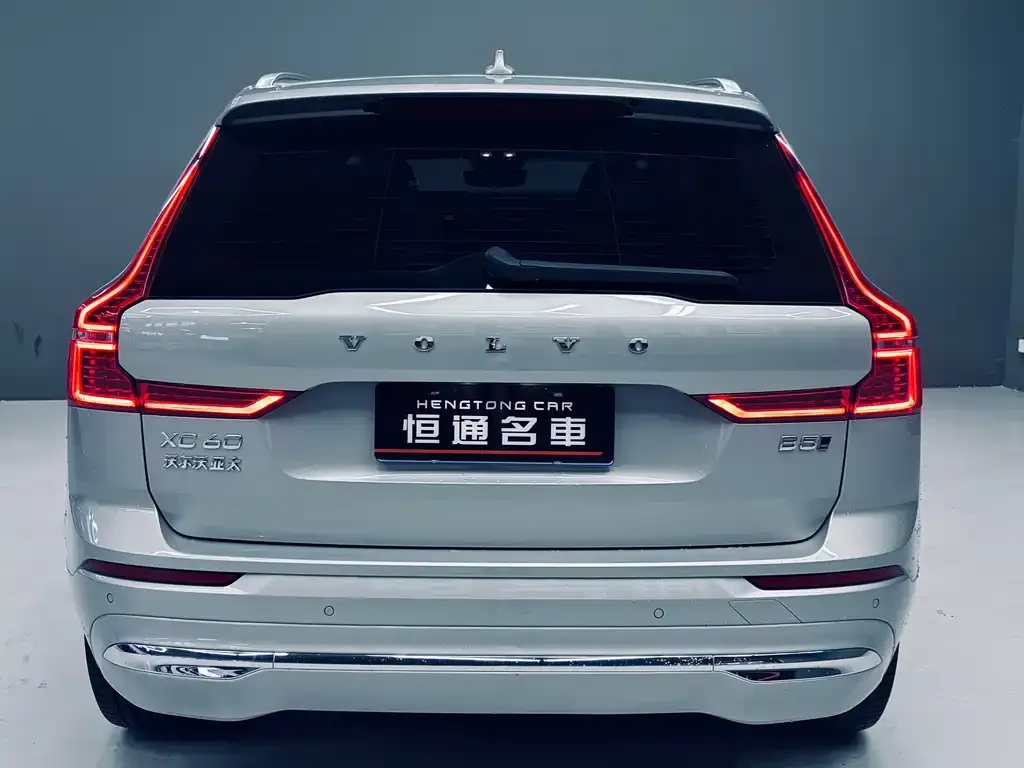 Volvo XC60 — фото 10